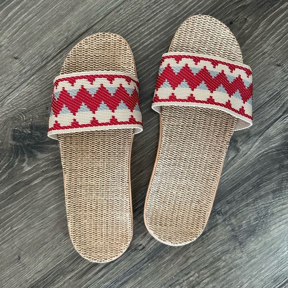 SHEIN Shoes - SHEIN Aztec Print Slides